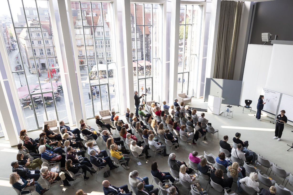 Moderation Sandra Lachmann in der Bremer Bürgerschaft